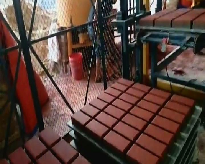 透水(shuǐ)磚生産(chǎn)線- 恒興(xìng)透水磚(zhuān)機視頻(pin)